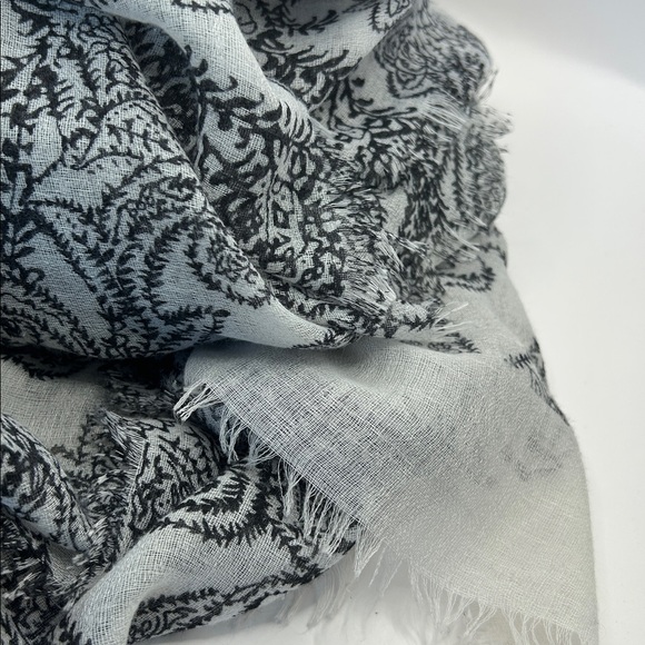 Elegant Black and Gray Paisley Scarf - Picture 6 of 6